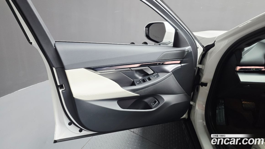 BMW 5-Series 520i, 2025