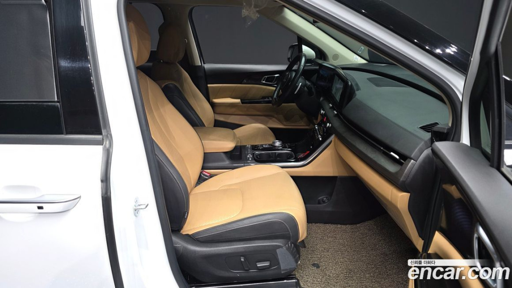 Kia Carnival 9-Seater Signature, 2023
