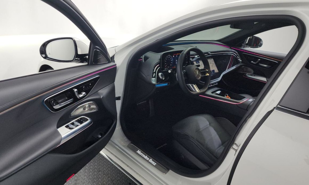 Mercedes-Benz E-Class E300 4MATIC AMG Line, 2024
