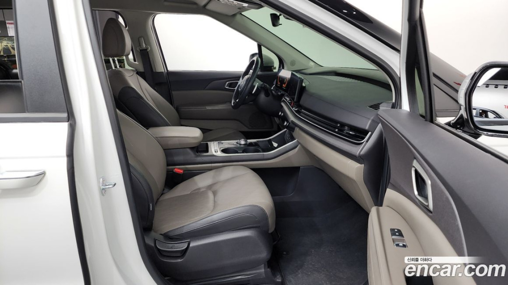Kia Carnival 9-Seater Prestige, 2024