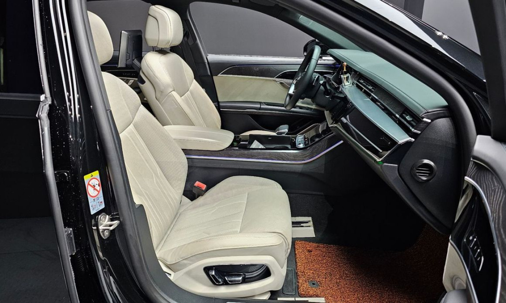 Audi A8 55 TFSI Quattro Premium LWB, 2022