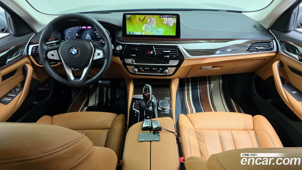 BMW 5-Series 520i Luxury, 2023