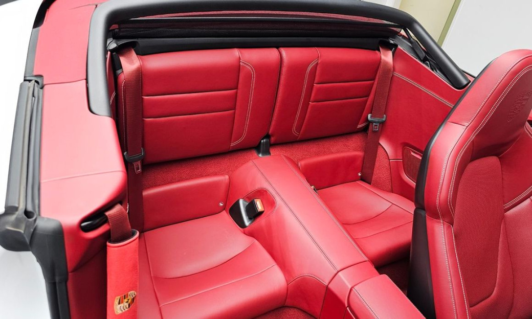 Porsche 911 Carrera 4 GTS Cabriolet, 2024
