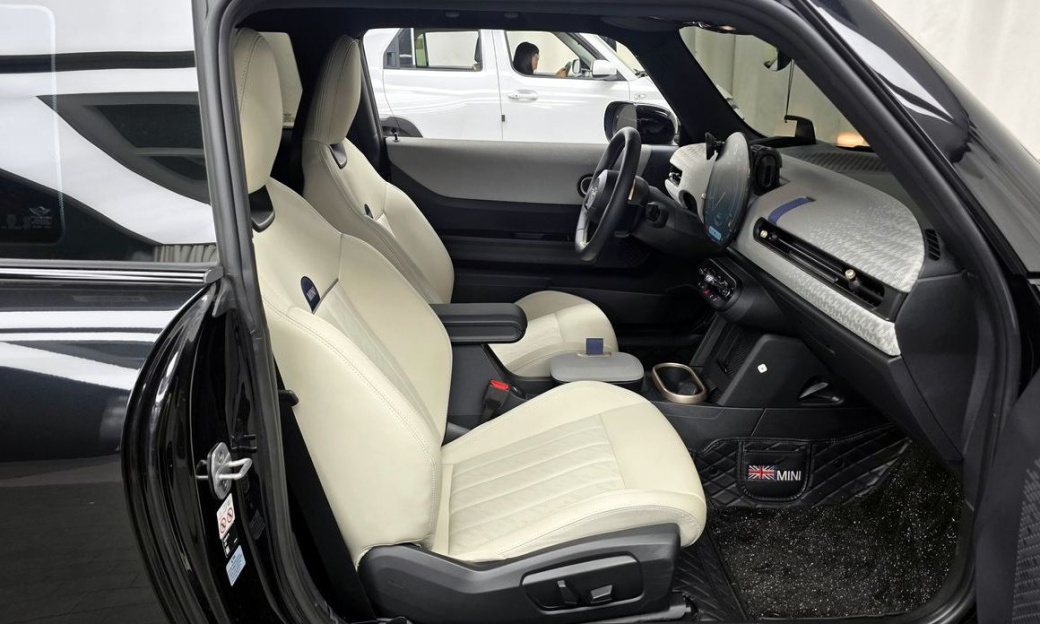 Mini Cooper Favoured, 2025