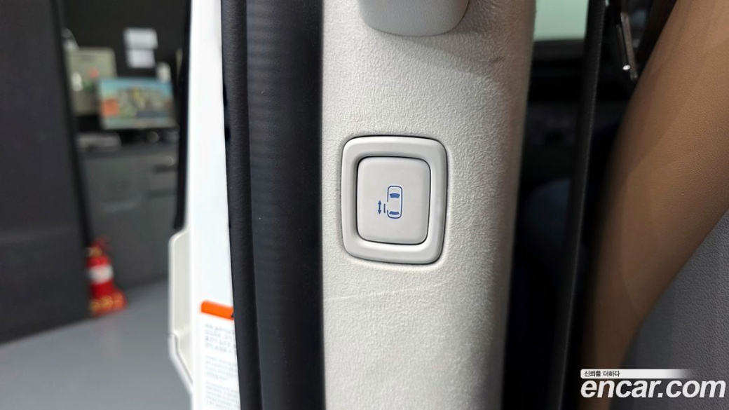 Hyundai Staria 4WD Lounge 7-Seater, 2024