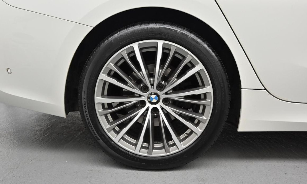 BMW 3-Series 320i Touring Luxury, 2022