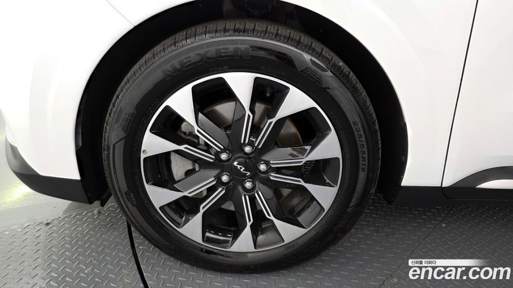 Kia Carnival 7-Seater Signature, 2023