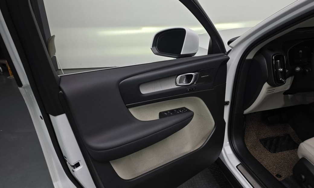 Volvo XC40 B4 Ultimate Bright, 2024