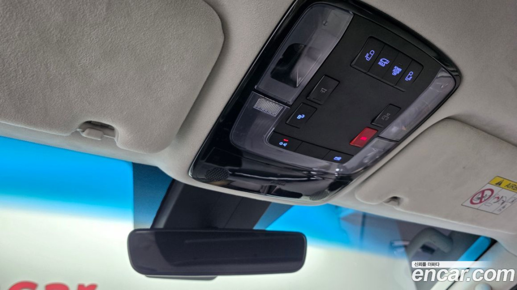 Hyundai Staria 4WD Lounge 7-Seater, 2023
