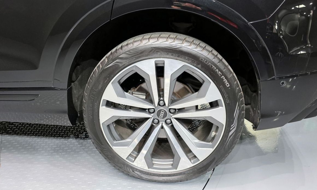 Audi Q8 55 TFSI Quattro Premium, 2023