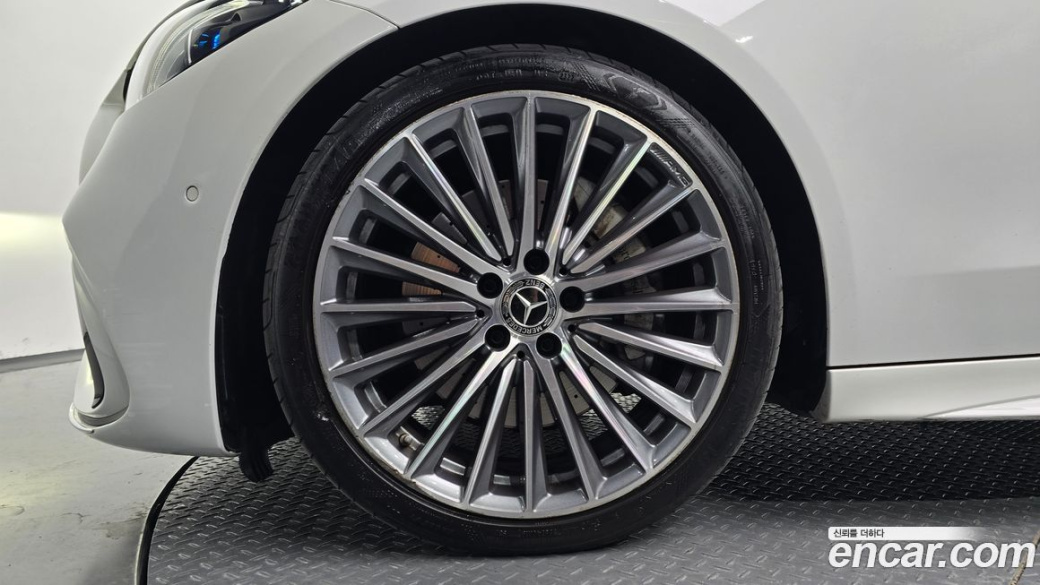 Mercedes-Benz C-Class C300 4MATIC AMG Line, 2023