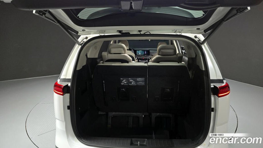 Kia Carnival 7-Seater Signature, 2023