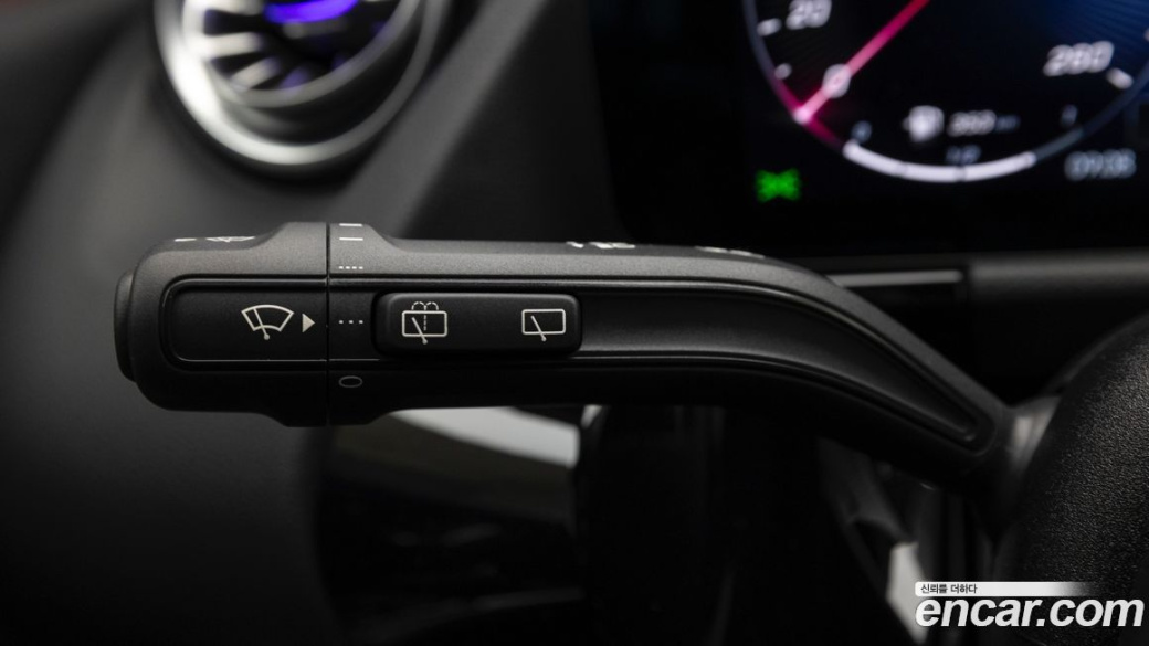 Mercedes-Benz GLA-Class GLA250 4MATIC, 2025