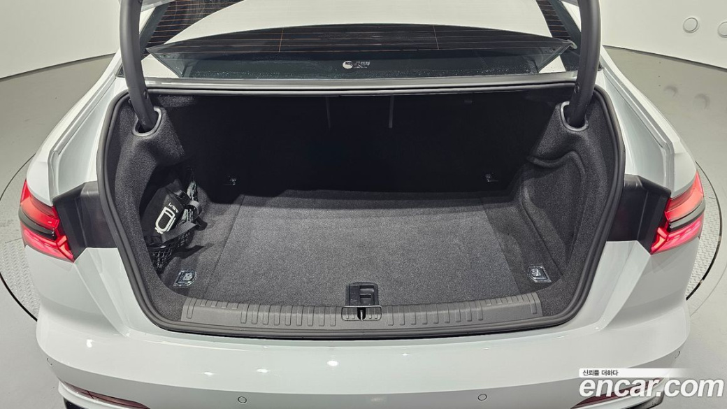 Audi A6 45 TFSI Premium, 2025