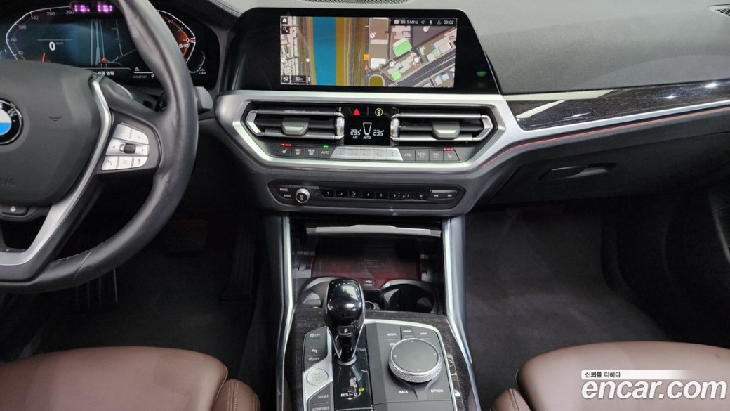 BMW 3-Series 320d Touring Luxury, 2022