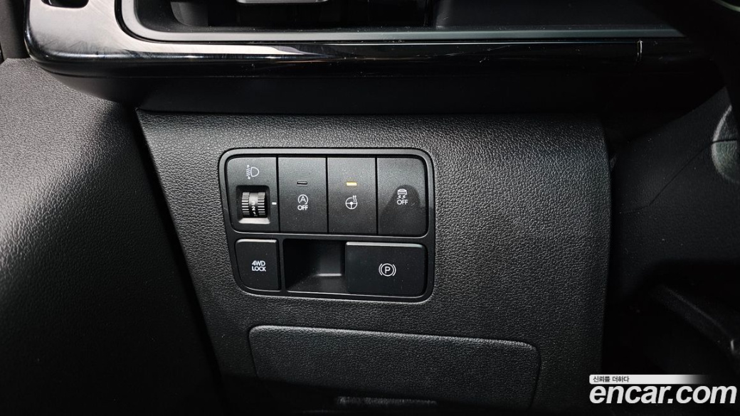 Hyundai Staria 4WD Lounge 9-Seater, 2024