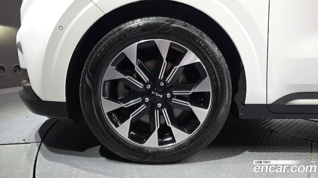 Kia Carnival 7-Seater Outdoor, 2023