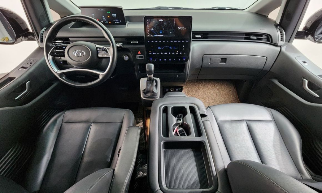Hyundai Staria 4WD Tourer 9-Seater, 2024