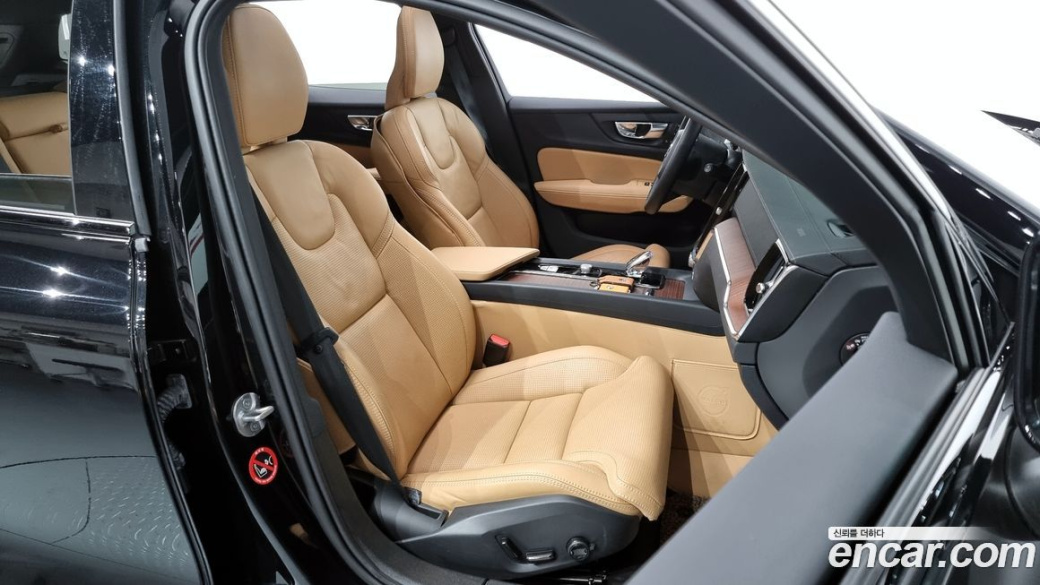 Volvo V60 B5 Ultimate AWD, 2024