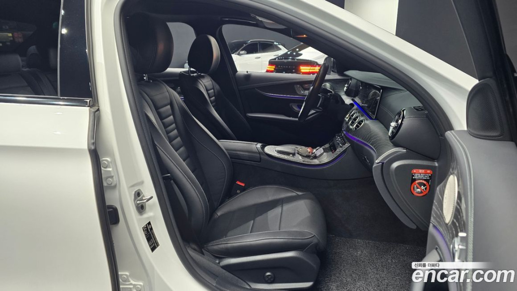 Mercedes-Benz E-Class E350 4MATIC AMG Line, 2023