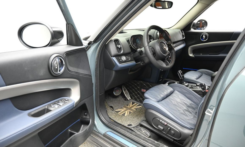 Mini Countryman ALL4 Classic Launch Pack, 2023