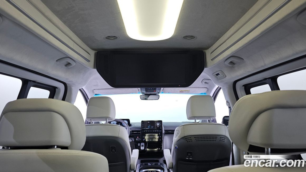 Hyundai Staria 4WD Lounge 7-Seater, 2024