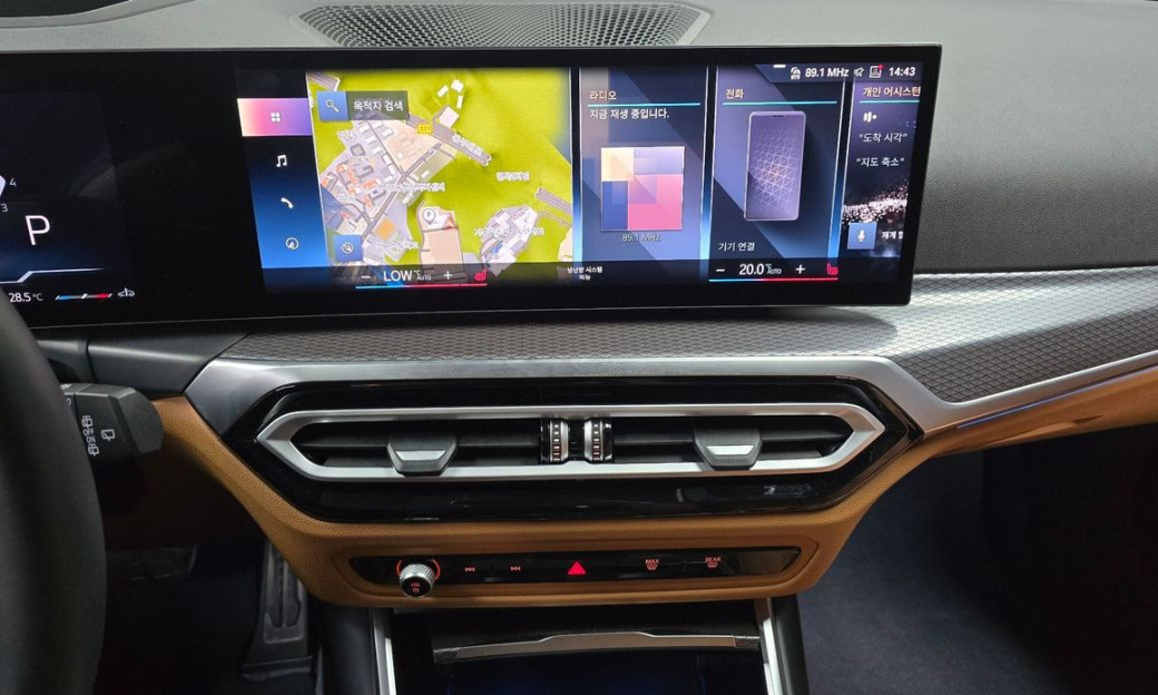BMW 3-Series 320i Touring M Sports, 2024