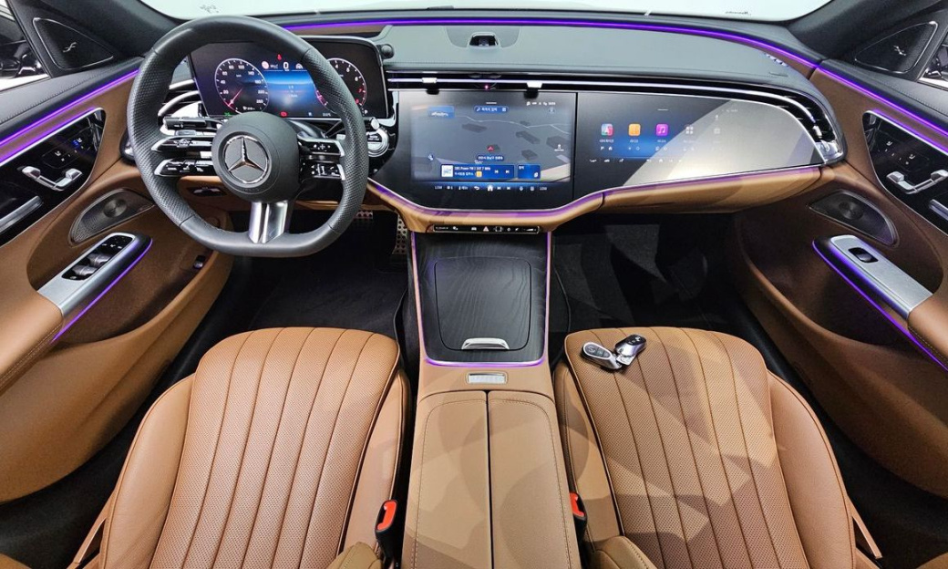 Mercedes-Benz E-Class E300 4MATIC AMG Line, 2025