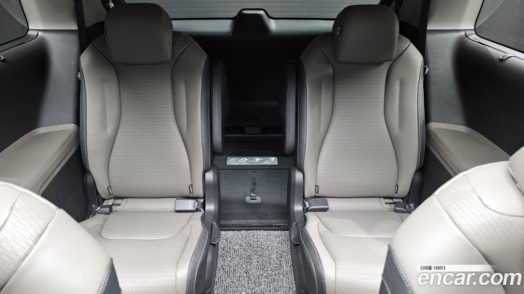Kia Carnival 9-Seater Gravity, 2025