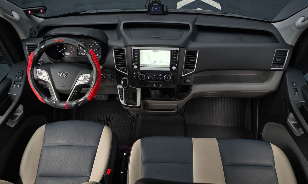 Hyundai Solati 16-seater, 2024