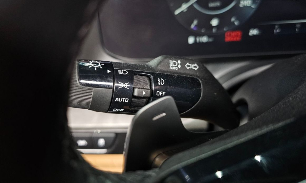 Kia Carnival 7-Seater Signature, 2023