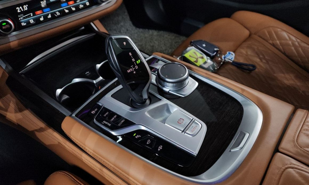 BMW 7-Series 740i Design Pure Excellence, 2022