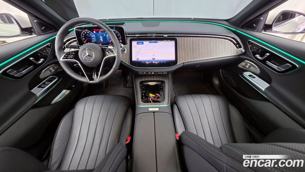 Mercedes-Benz E-Class E300 4MATIC Exclusive, 2025