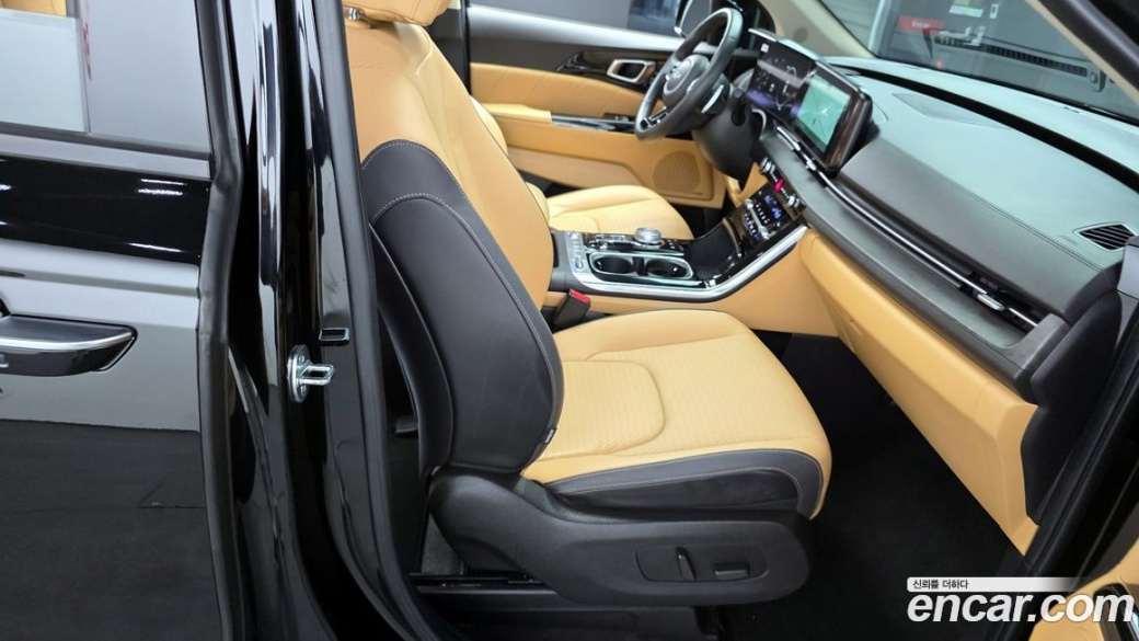 Kia Carnival 9-Seater Signature, 2023