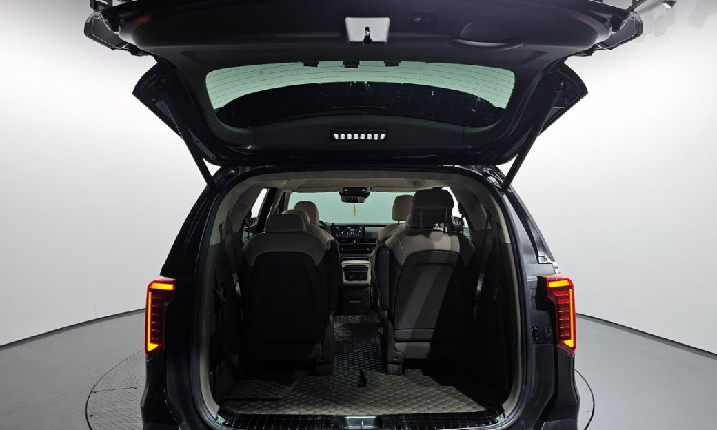 Kia Carnival 9-Seater Gravity, 2025