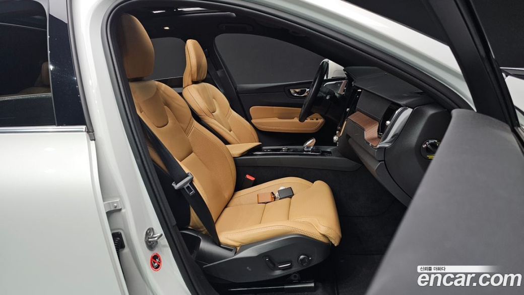 Volvo XC60 B5 Ultimate Bright, 2024
