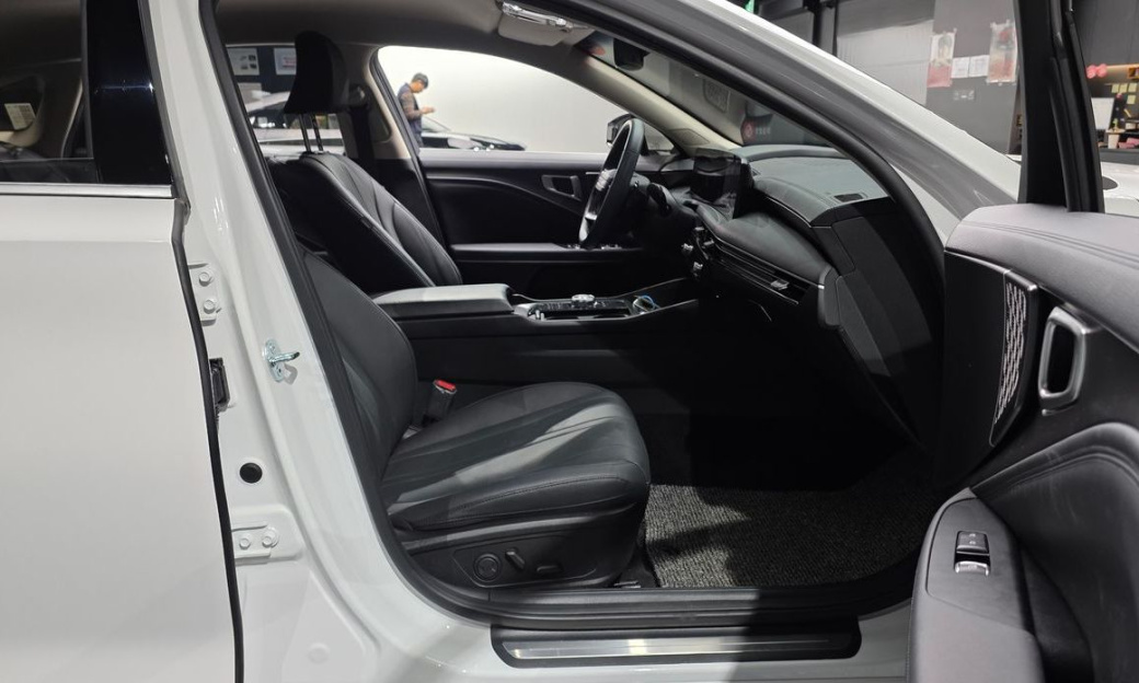 Kia K8 2.5 Gasoline 2WD, 2025