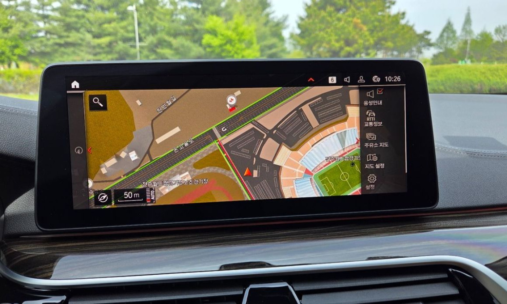 BMW 5-Series 520i Luxury, 2022