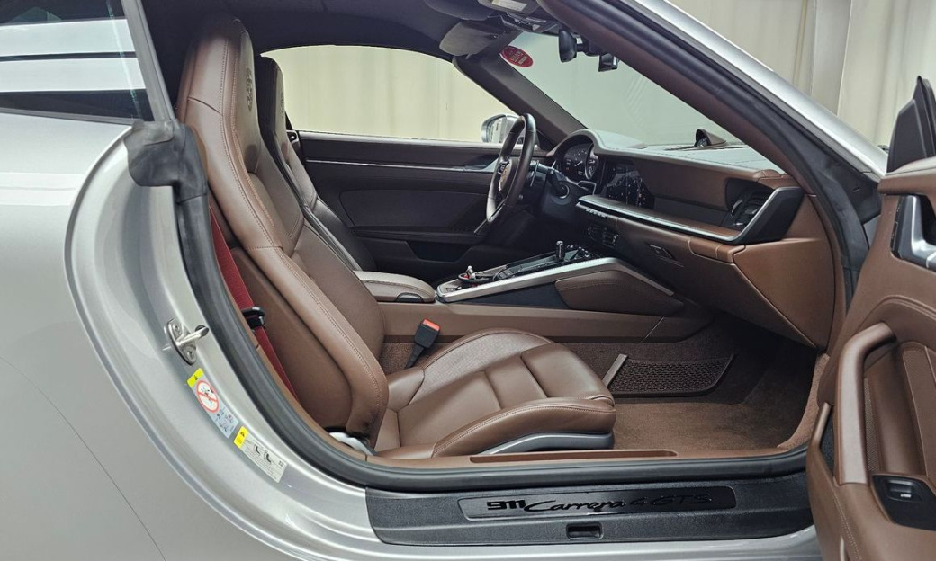 Porsche 911 Carrera 4 GTS Cabriolet, 2022