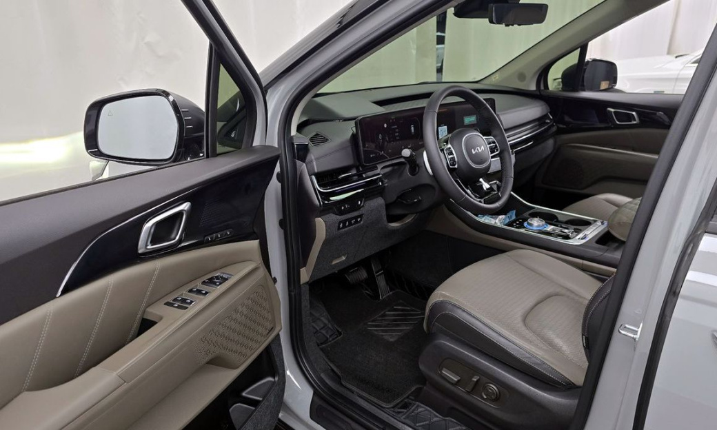 Kia Carnival 7-Seater Gravity, 2025