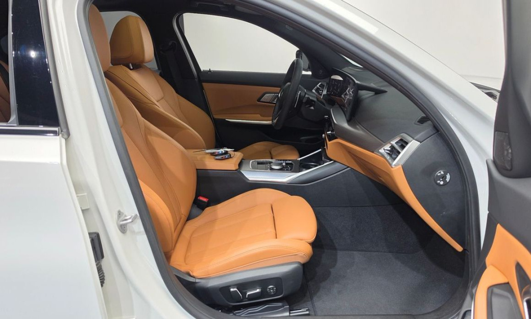 BMW 3-Series 320i M Sport, 2025