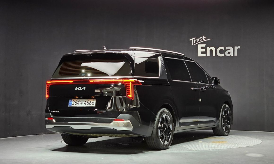 Kia Carnival 9-Seater Signature, 2025