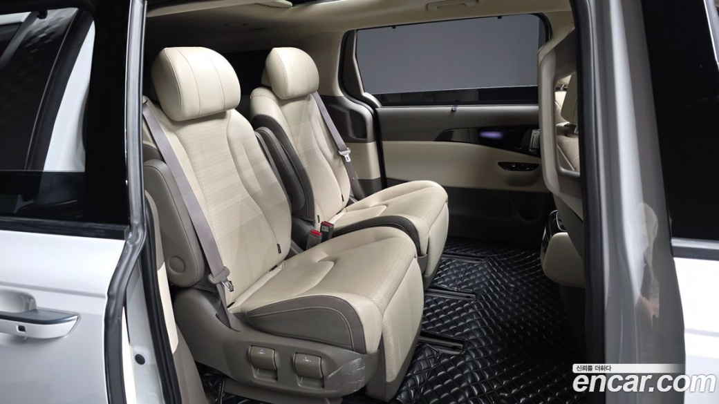 Kia Carnival 7-Seater Signature, 2023
