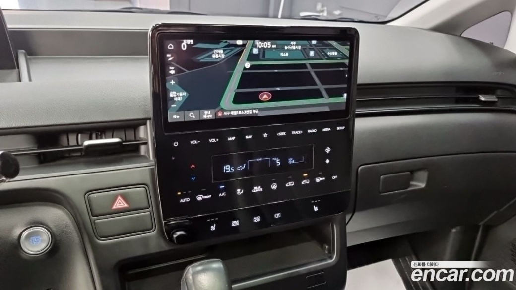 Hyundai Staria 4WD Tourer 11-Seater, 2022