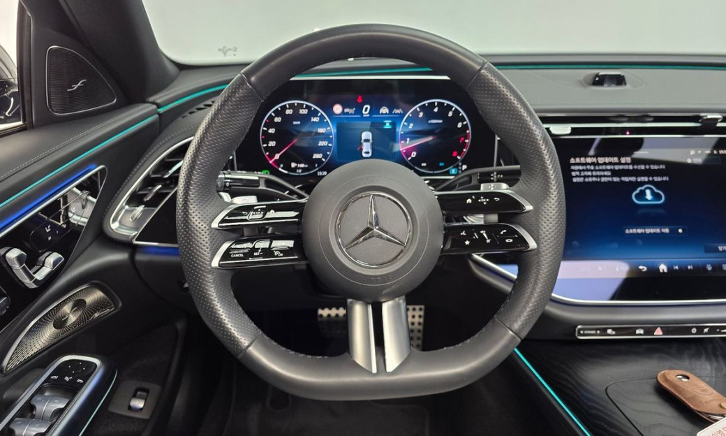 Mercedes-Benz E-Class E300 4MATIC AMG Line, 2024