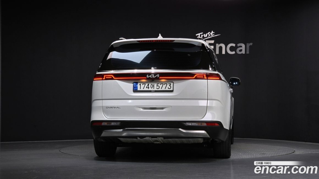Kia Carnival 7-Seater Signature, 2023