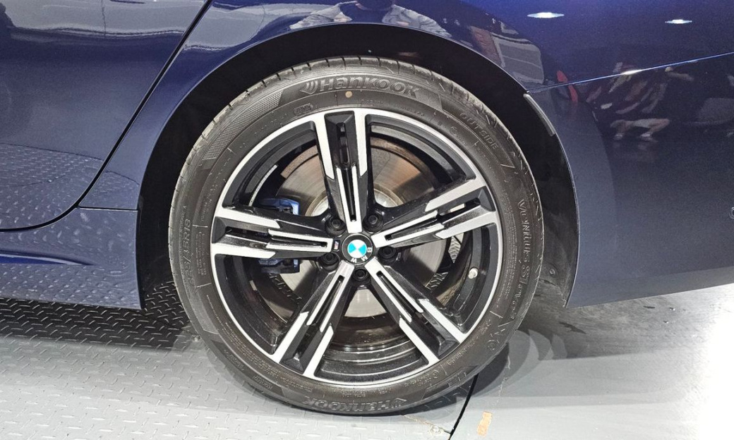 BMW 3-Series 320i M Sport, 2025