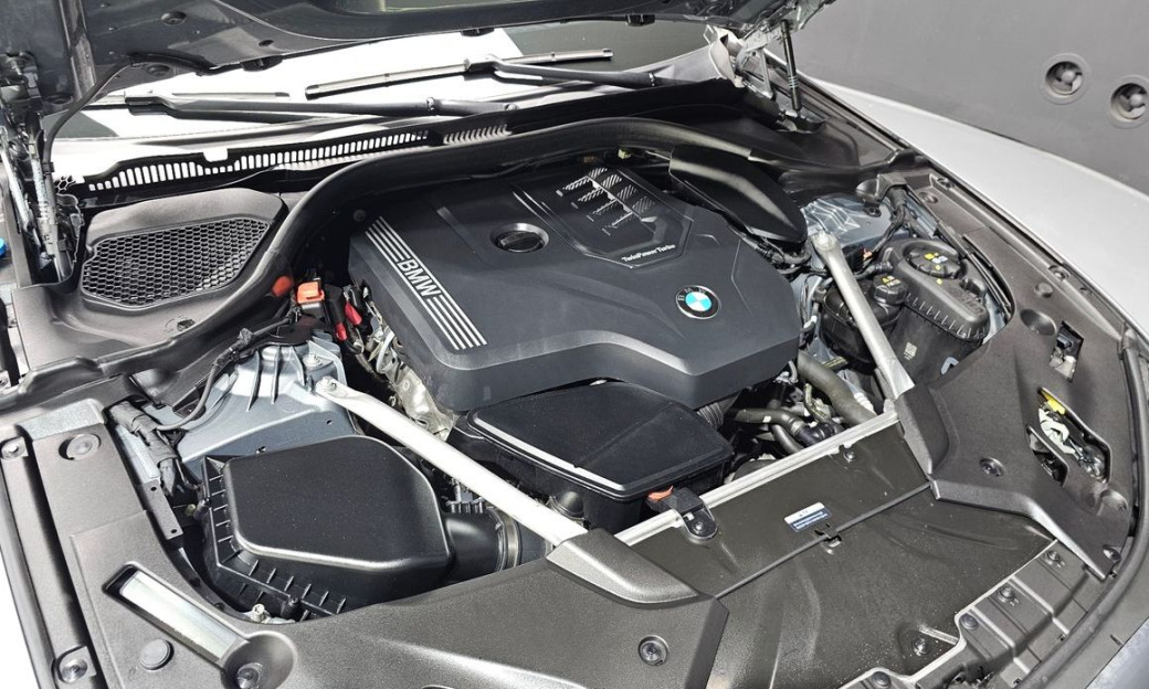 BMW 5-Series 530i xDrive Luxury, 2023