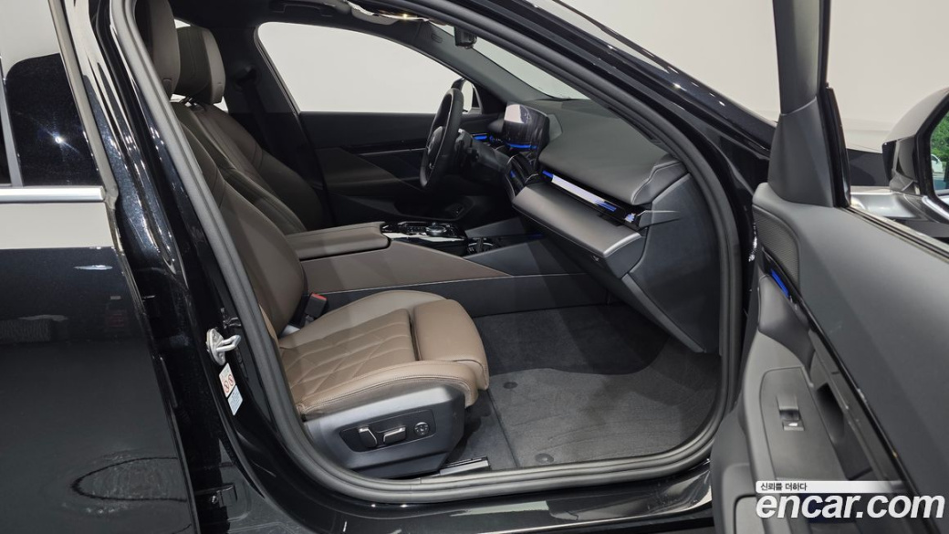 BMW 5-Series 520i, 2024