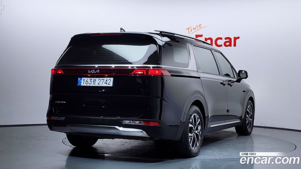 Kia Carnival 9-Seater Signature, 2023